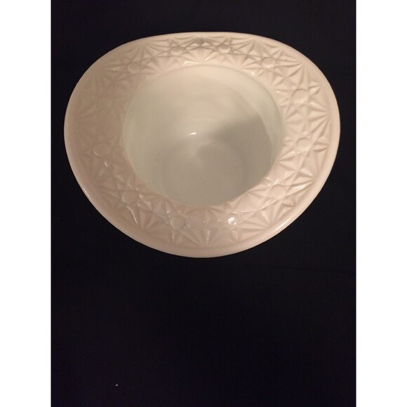 Vintage Fenton Daisy & Button #1992 White Milk Glass Top Hat Vase Planter - Picture 2 of 7